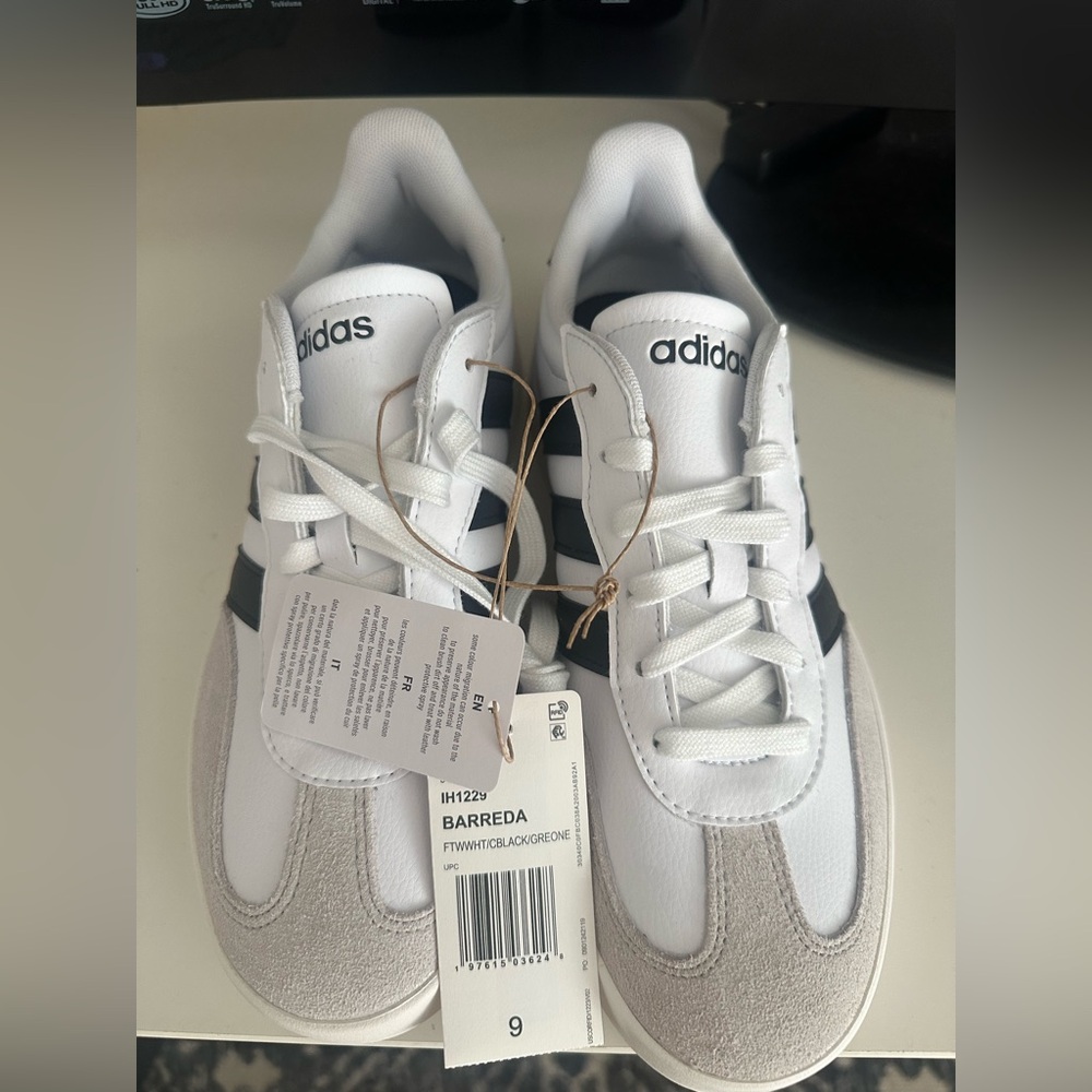 adidas Barrieda Women’s Sneakers White Black Gray